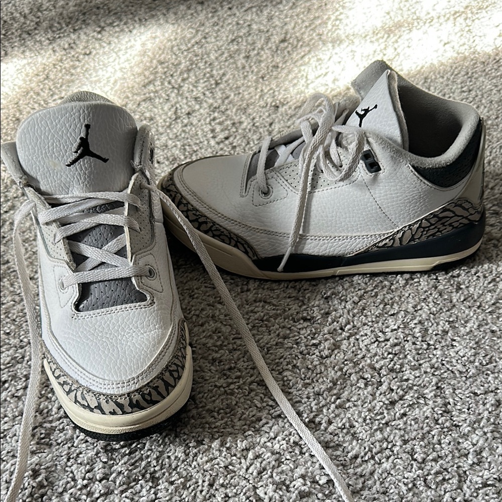 Boys Size 2.5 Jordan Sneakers - White and Black